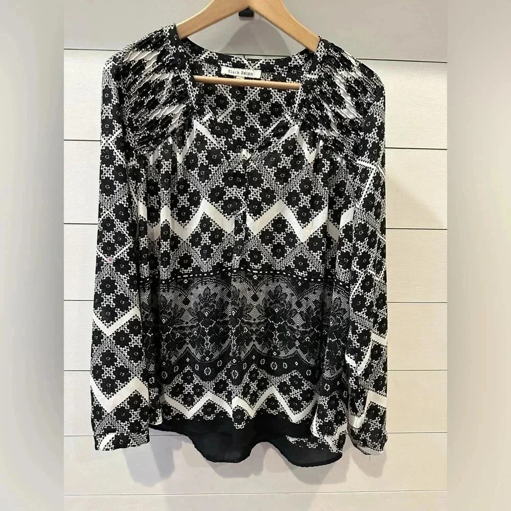 Black Rainn Black and White Blouse- women’s XL